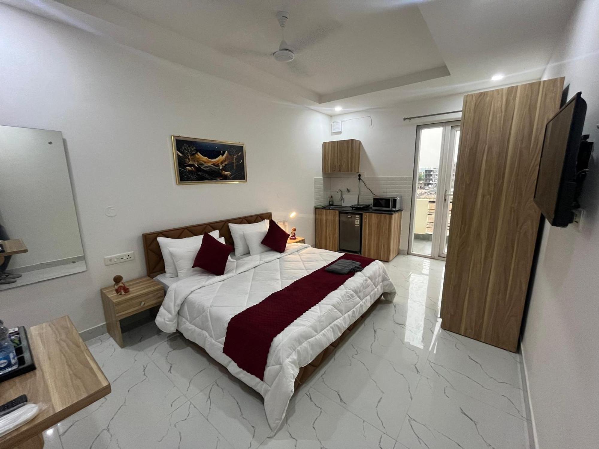 The Lodgers Studio Apartment Infront Of Artemis Hospital Gurugram Gurgaon Zewnętrze zdjęcie