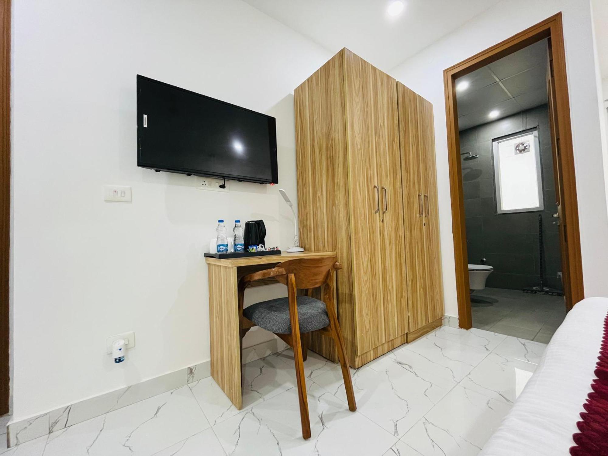 The Lodgers Studio Apartment Infront Of Artemis Hospital Gurugram Gurgaon Zewnętrze zdjęcie