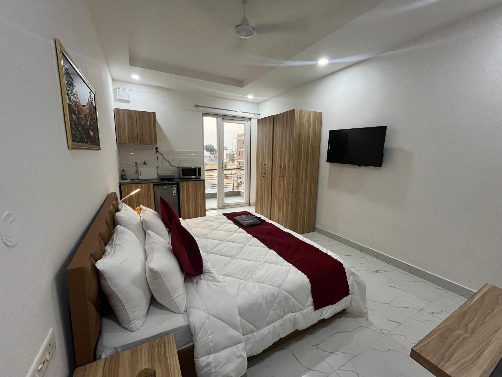 The Lodgers Studio Apartment Infront Of Artemis Hospital Gurugram Gurgaon Zewnętrze zdjęcie