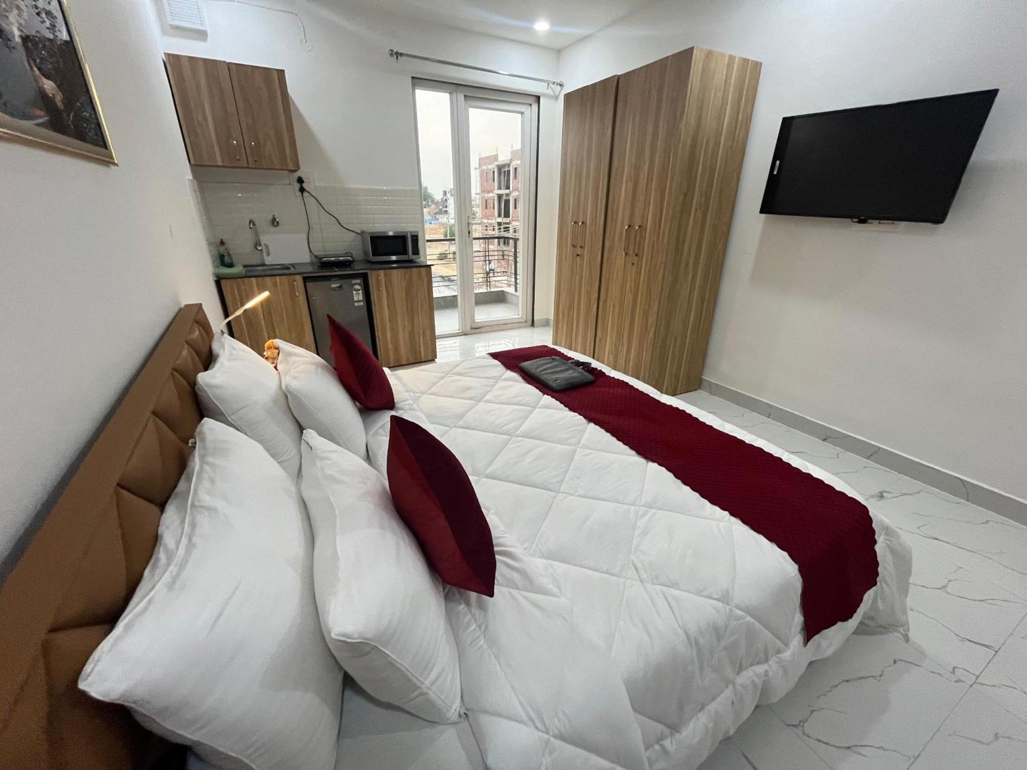 The Lodgers Studio Apartment Infront Of Artemis Hospital Gurugram Gurgaon Zewnętrze zdjęcie