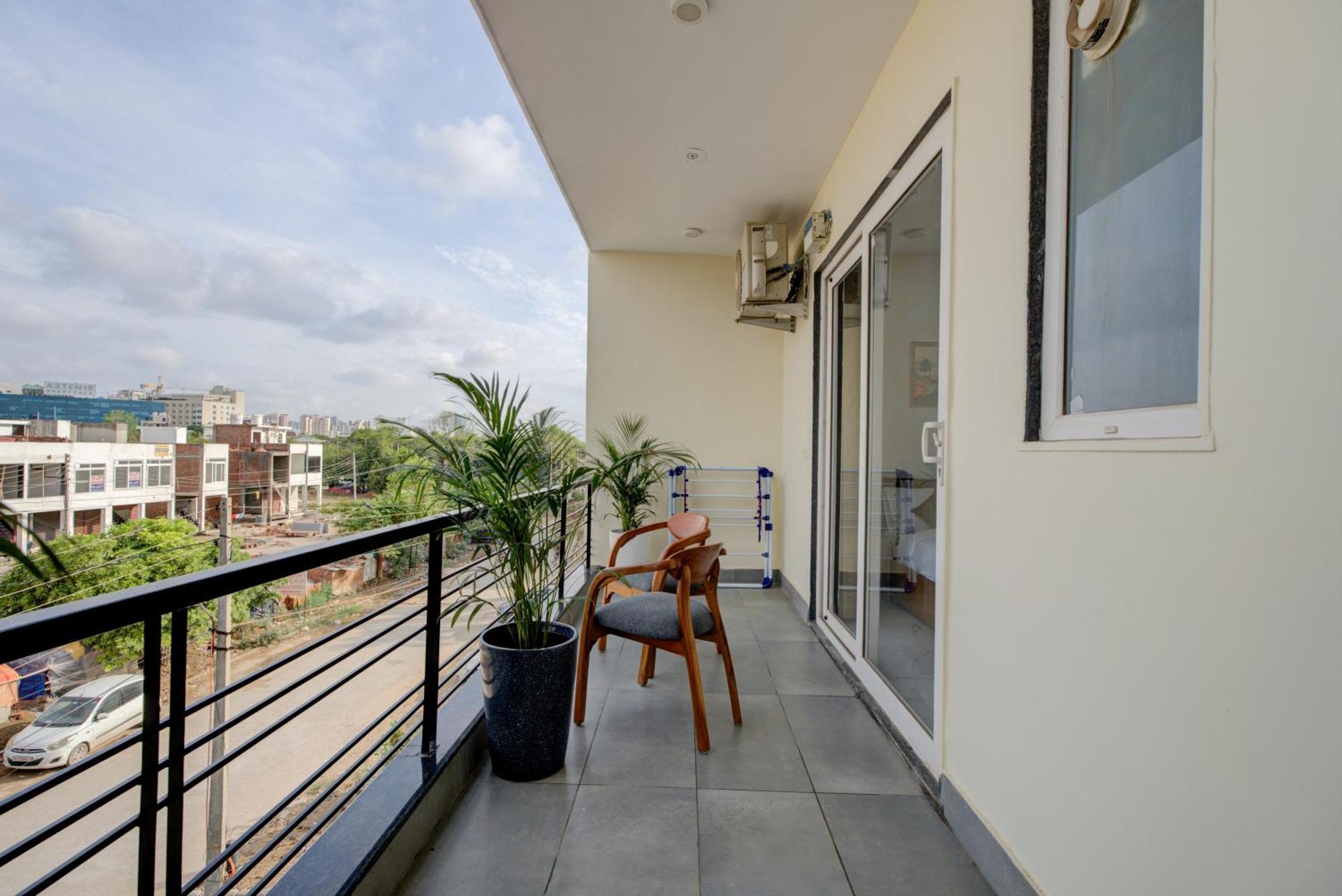 The Lodgers Studio Apartment Infront Of Artemis Hospital Gurugram Gurgaon Zewnętrze zdjęcie