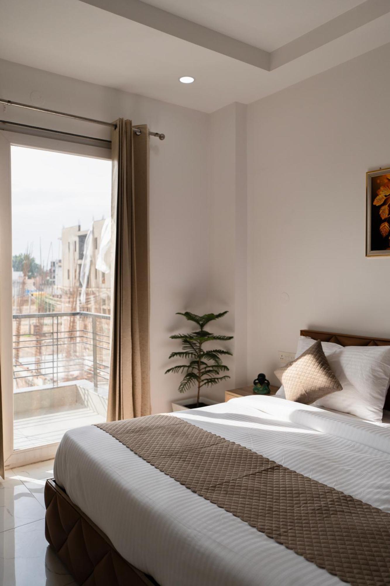The Lodgers Studio Apartment Infront Of Artemis Hospital Gurugram Gurgaon Zewnętrze zdjęcie