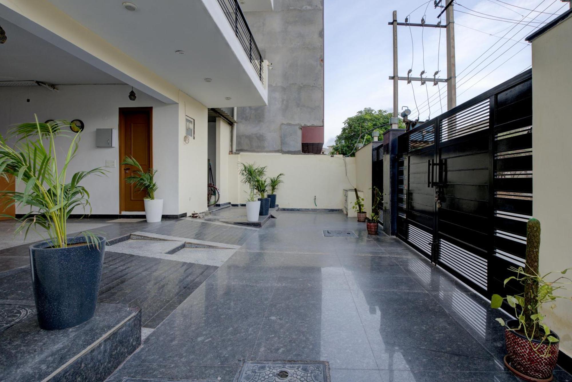 The Lodgers Studio Apartment Infront Of Artemis Hospital Gurugram Gurgaon Zewnętrze zdjęcie